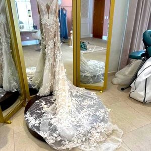 Galia Lahav G-104 Wedding Gown